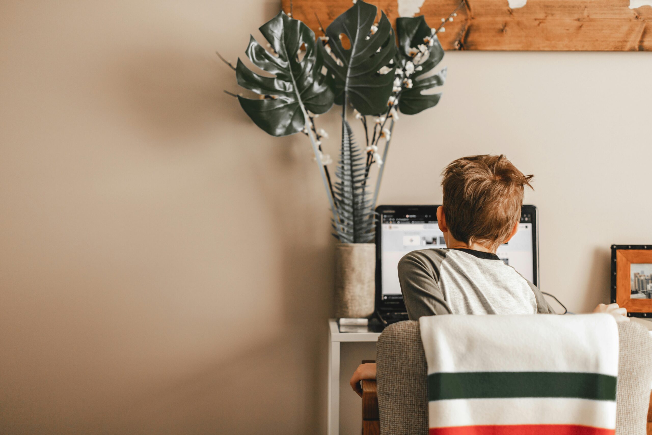 Programovat můžete už od útlého věku. Obrázek ze stránky pexels.com